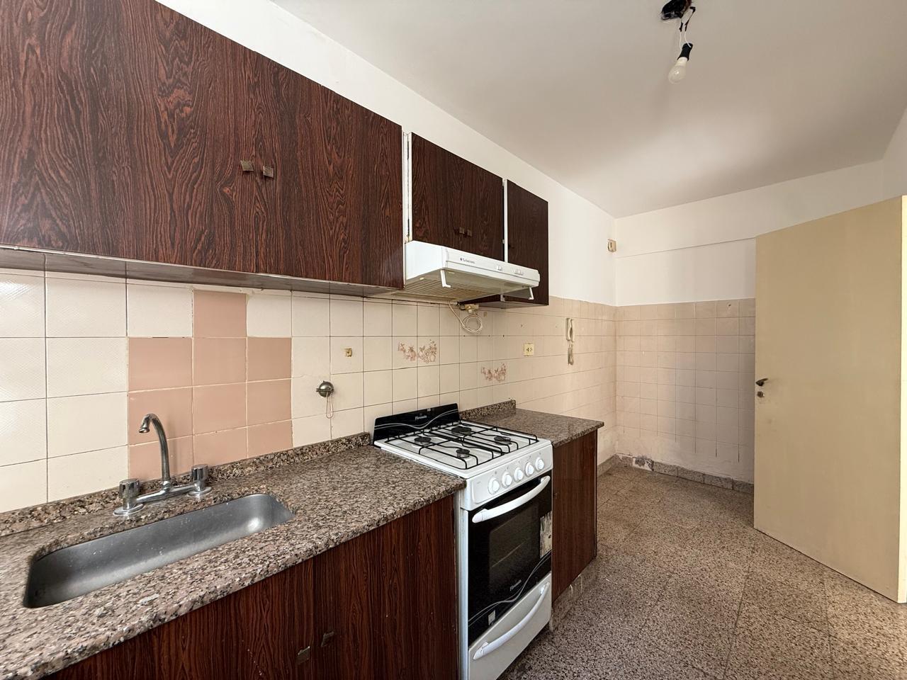Foto de VENTA - Departamento de dos dormitorios con balcon, cochera y baulera, imagen 2