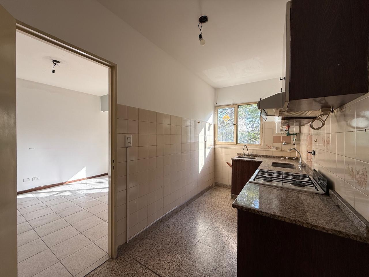Foto de VENTA - Departamento de dos dormitorios con balcon, cochera y baulera, imagen 3