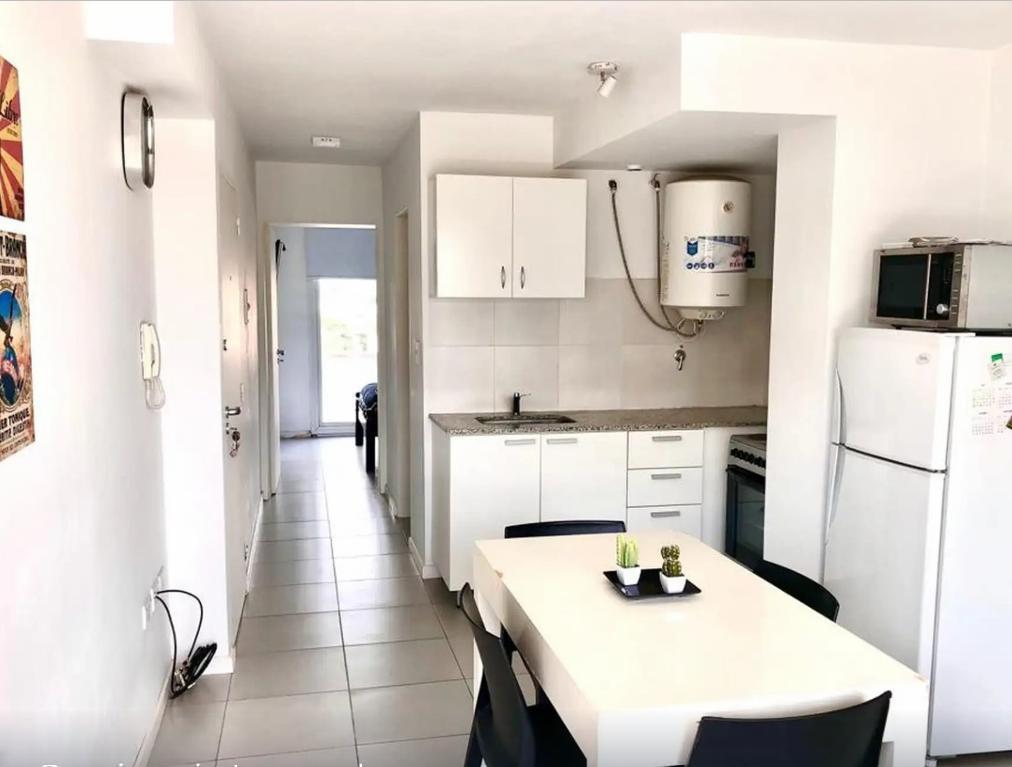 Foto de VENTA - Departamento de 1 dormitorio con doble balcón. Rosario, imagen 1