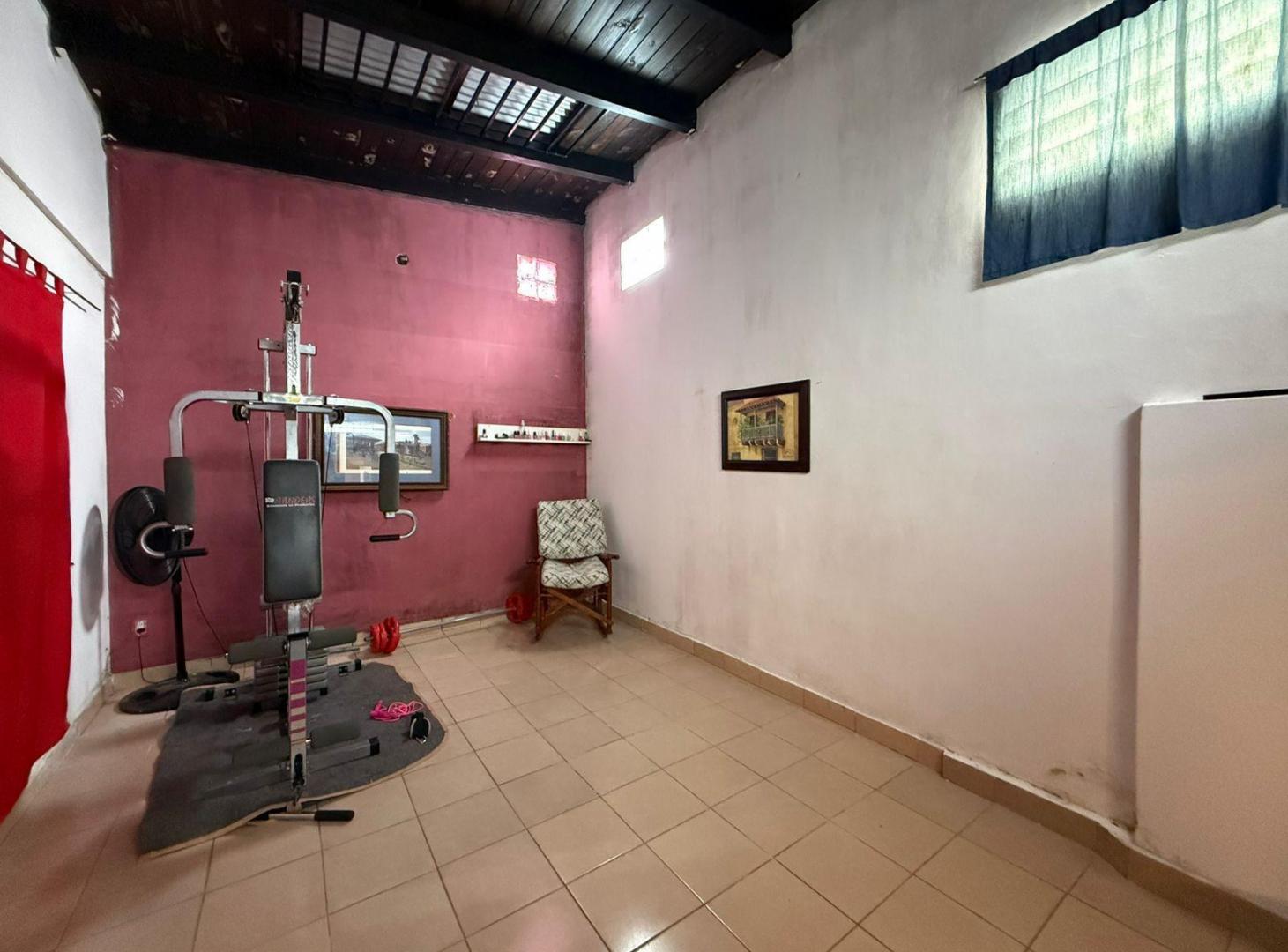 Foto de VENTA - Casa de pasillo única de tres dormitorios con patio - Alberdi, imagen 3