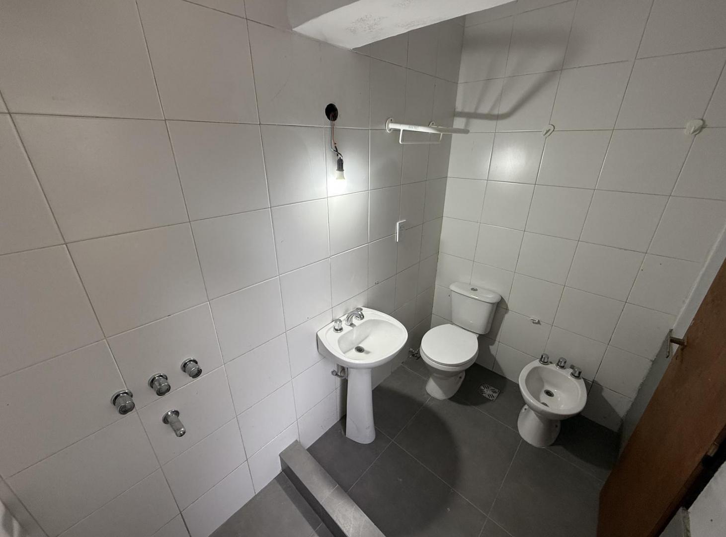 Foto de VENTA / PERMUTA Casa de 2 dormitorios con amplio jardín y piscina, imagen 3