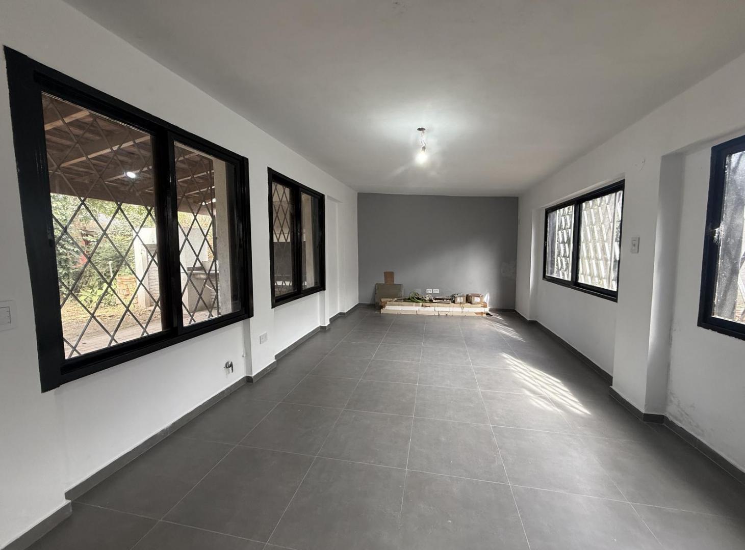 Foto de VENTA / PERMUTA Casa de 2 dormitorios con amplio jardín y piscina, imagen 1