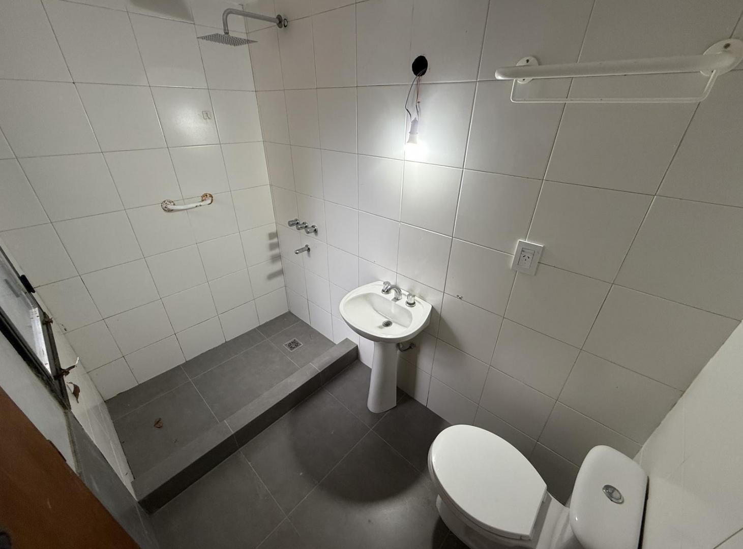 Foto de VENTA / PERMUTA Casa de 2 dormitorios con amplio jardín y piscina, imagen 2