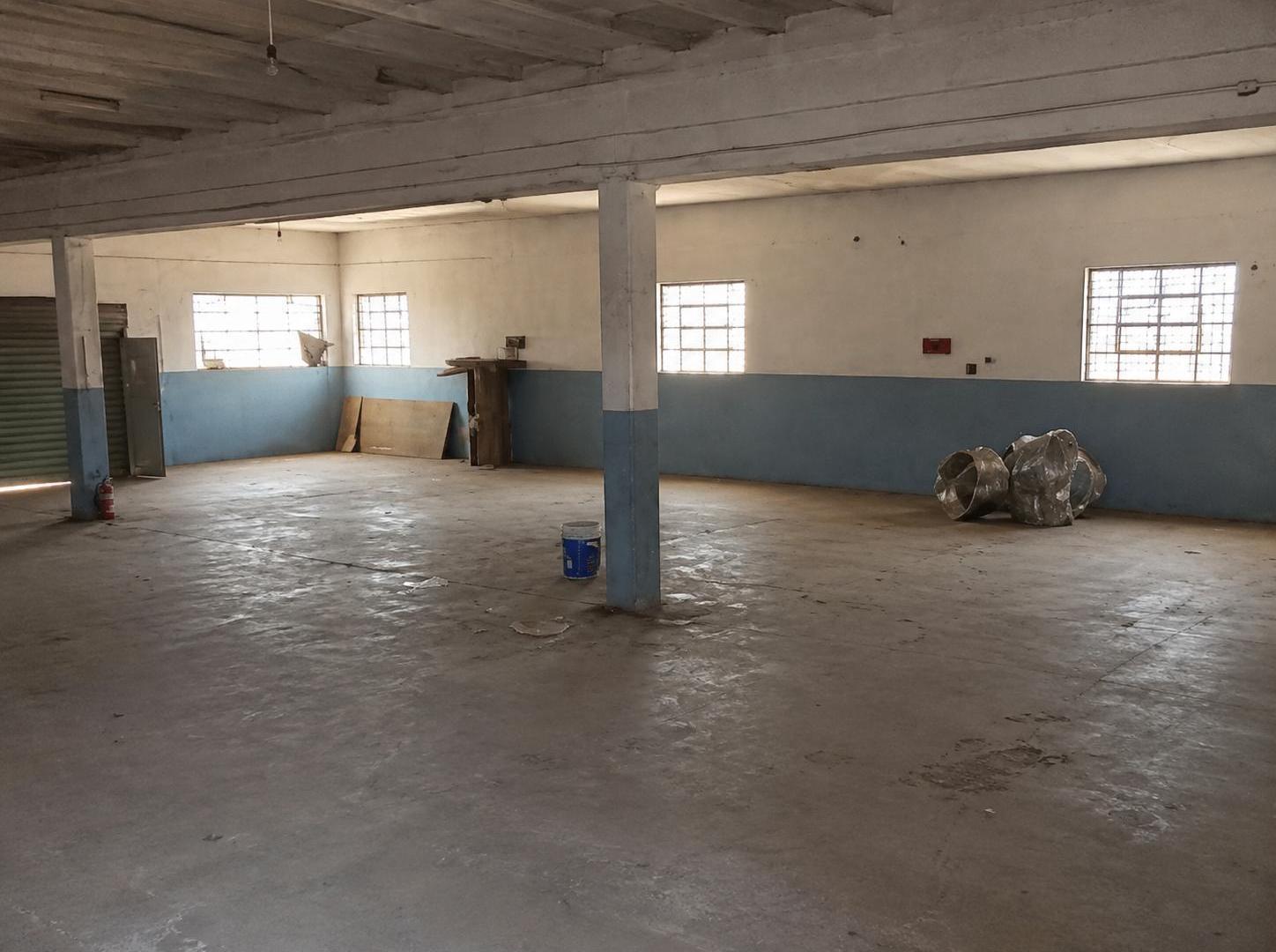 Foto de VENTA – Galpón con oficinas – 500 m² – Doble ingreso por Ov. Lagos y, imagen 4