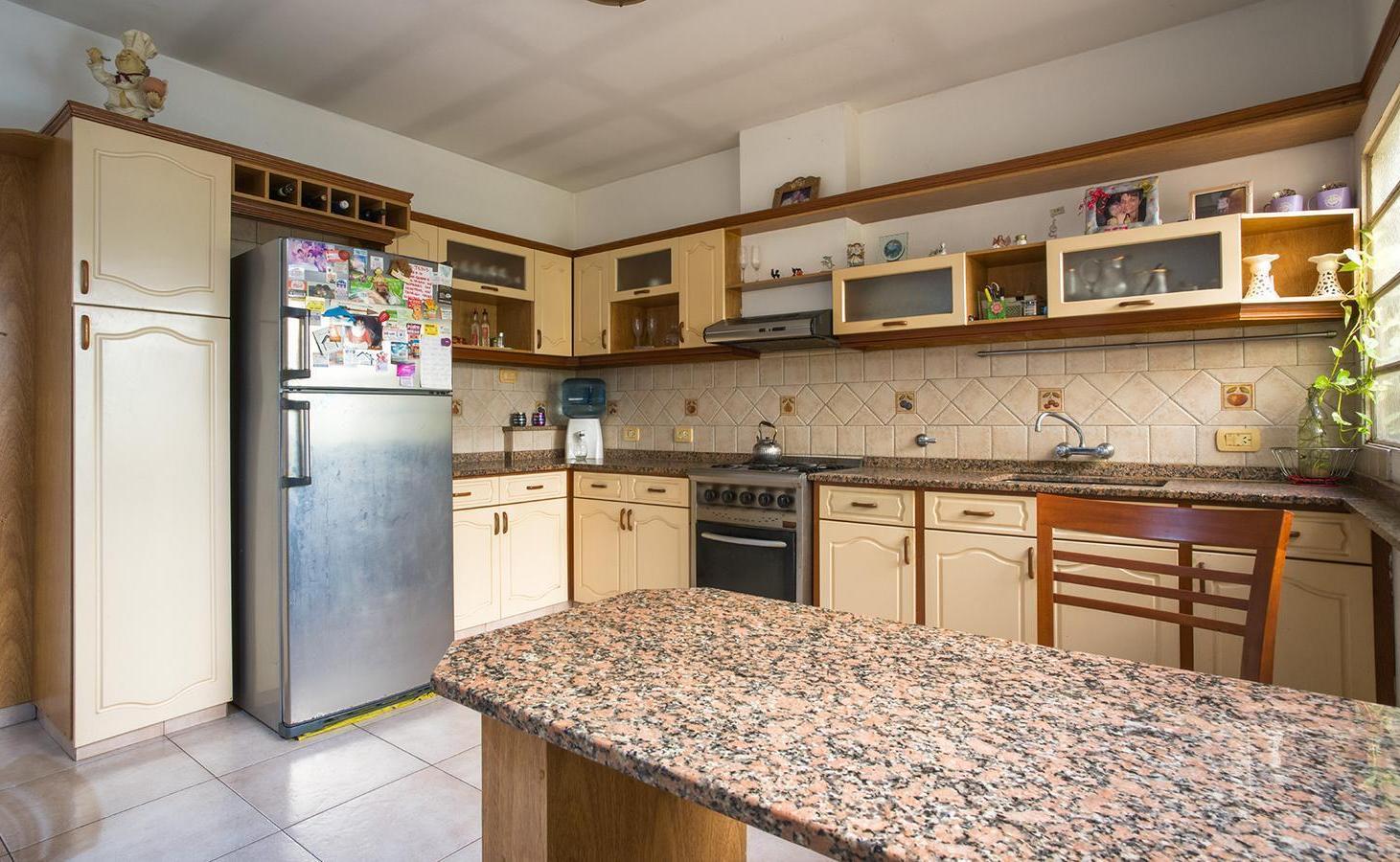 Foto de VENTA/PERMUTA Casa 3 dormitorios con cochera doble y patio, Saladillo, imagen 3