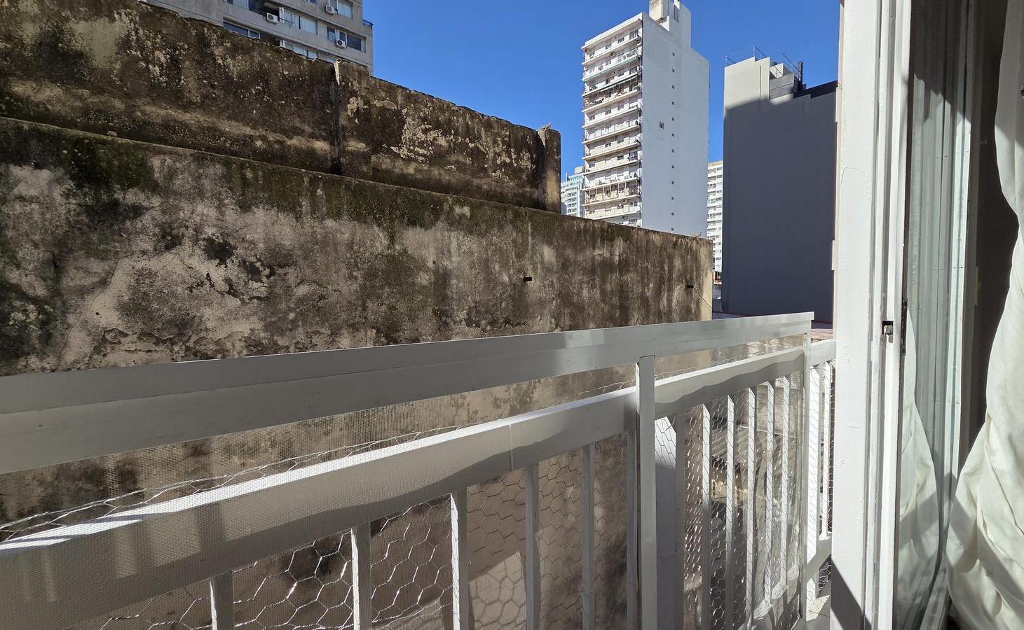 Foto de VENTA - Departamento reciclado de un dormitorio con balcón francés, imagen 3