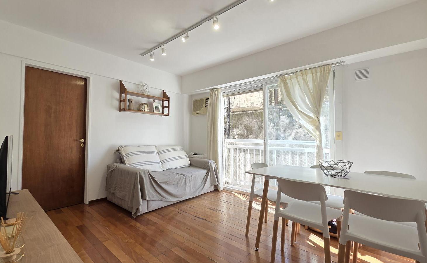 Foto de VENTA - Departamento reciclado de un dormitorio con balcón francés, imagen 1