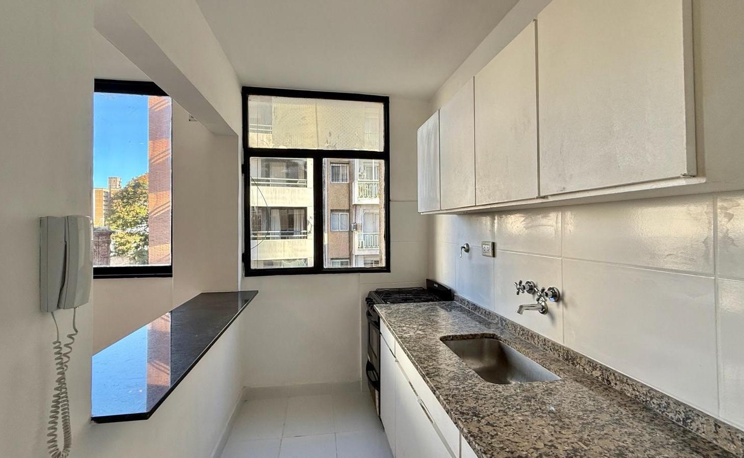 Foto de VENTA/PERMUTA - Departamento de 2 dormitorios - Centro, Rosario, imagen 2