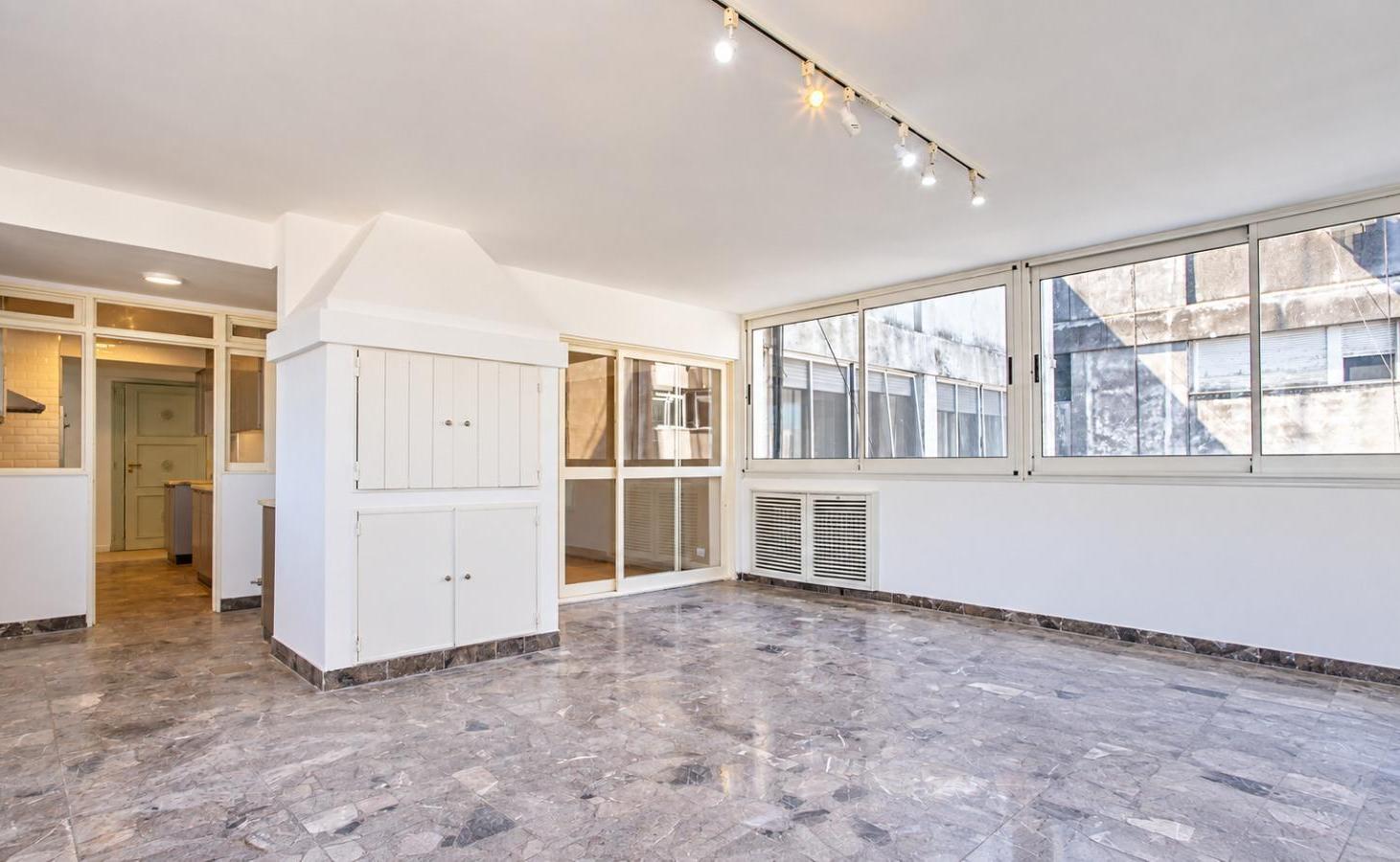 Foto de VENTA / PERMUTA Departamento de 4 dormitorios frente a la Plaza, imagen 1