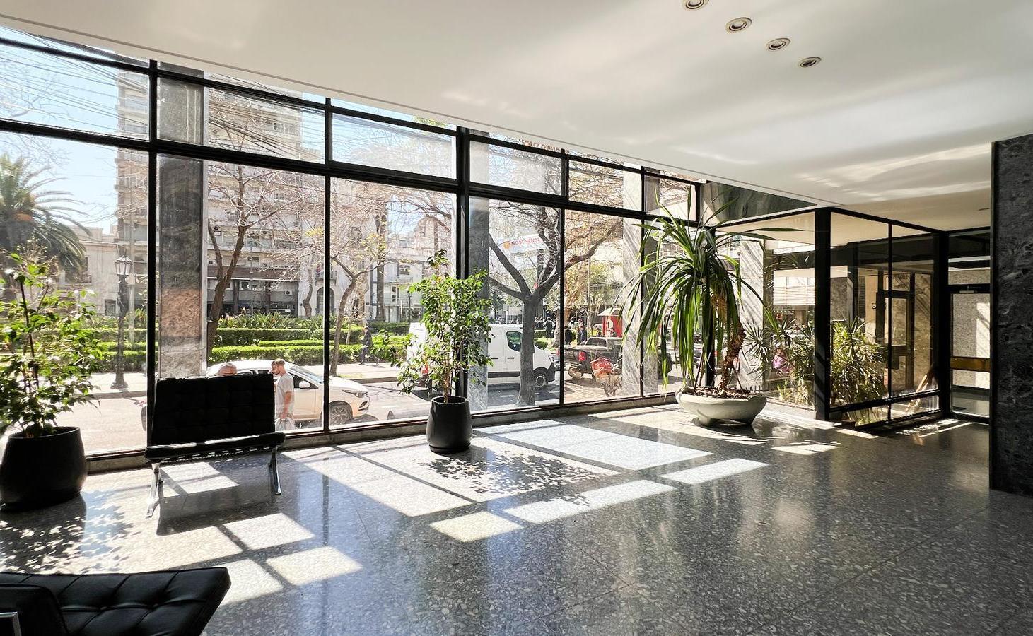 Foto de VENTA / PERMUTA Departamento de 4 dormitorios frente a la Plaza, imagen 4
