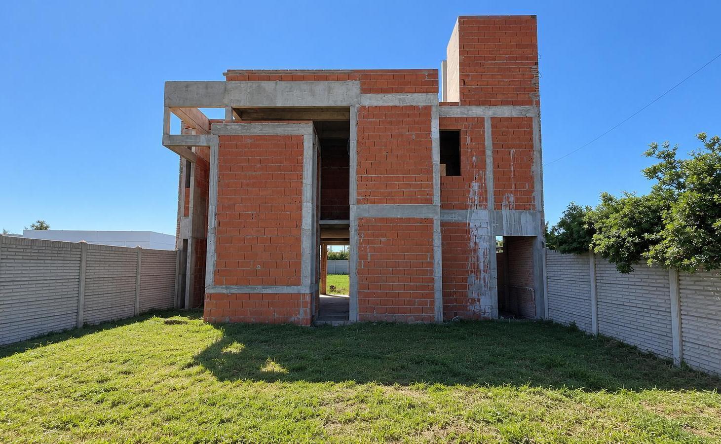 Foto de VENTA/PERMUTA - Casa de tres dormitorios en construcción en barrio, imagen 5