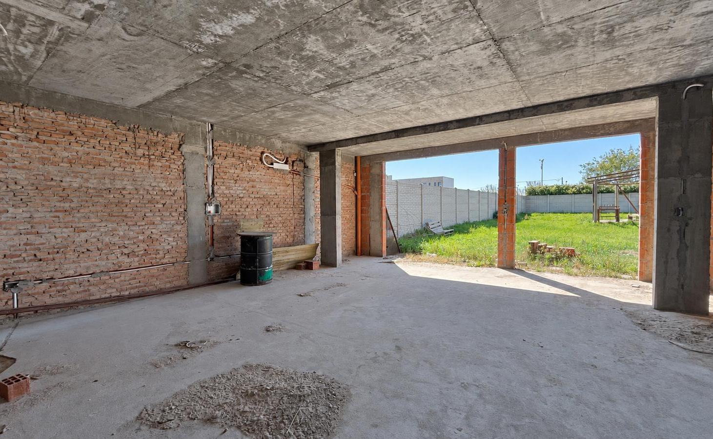 Foto de VENTA/PERMUTA - Casa de tres dormitorios en construcción en barrio, imagen 3
