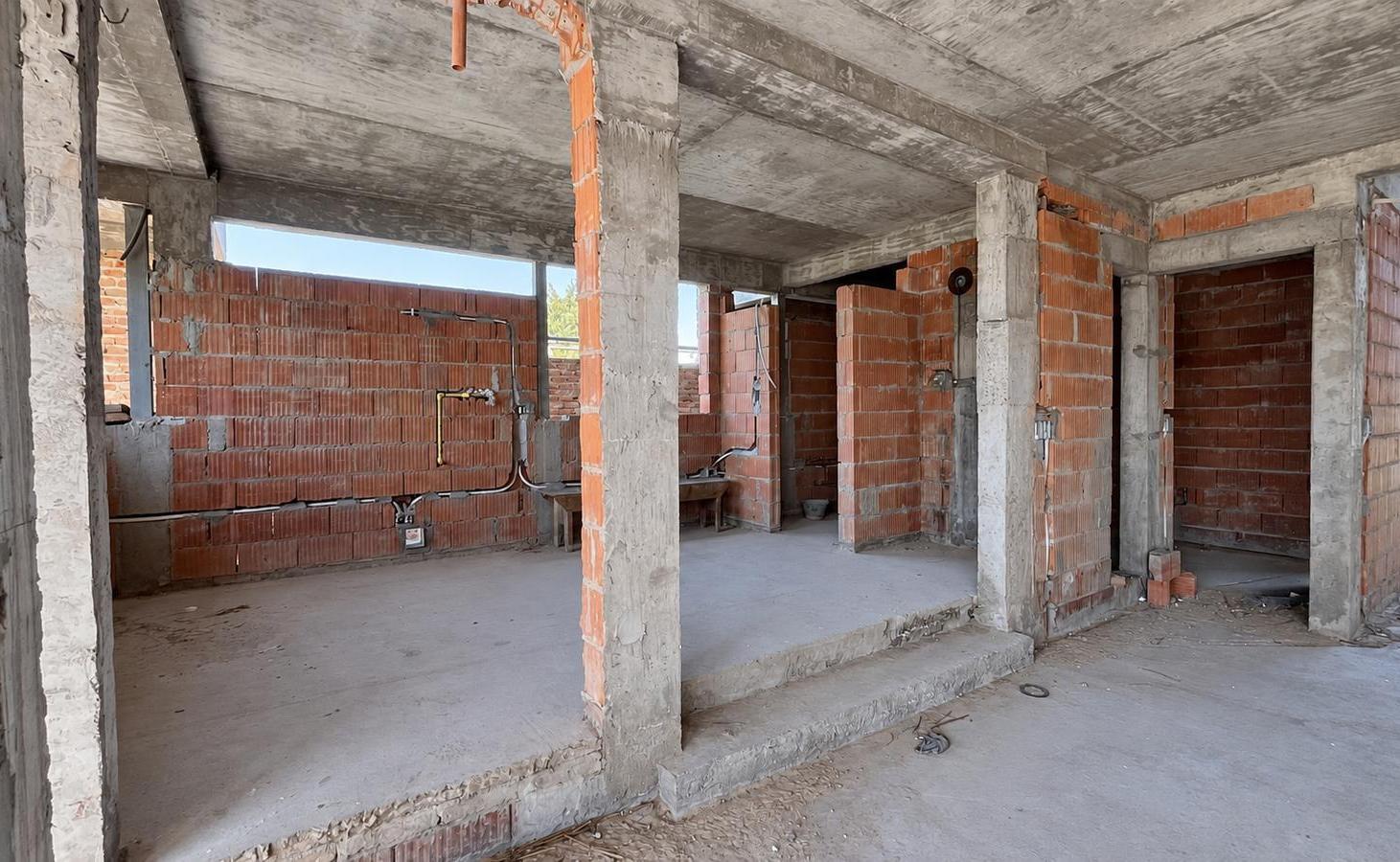 Foto de VENTA/PERMUTA - Casa de tres dormitorios en construcción en barrio, imagen 4