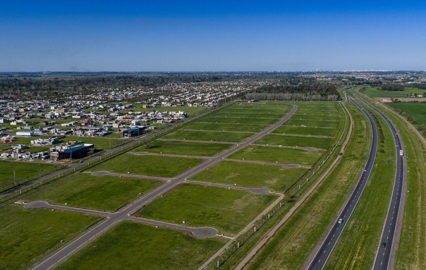 Foto de VENTA – terreno en barrio privado vida jardín, Funes., imagen 4
