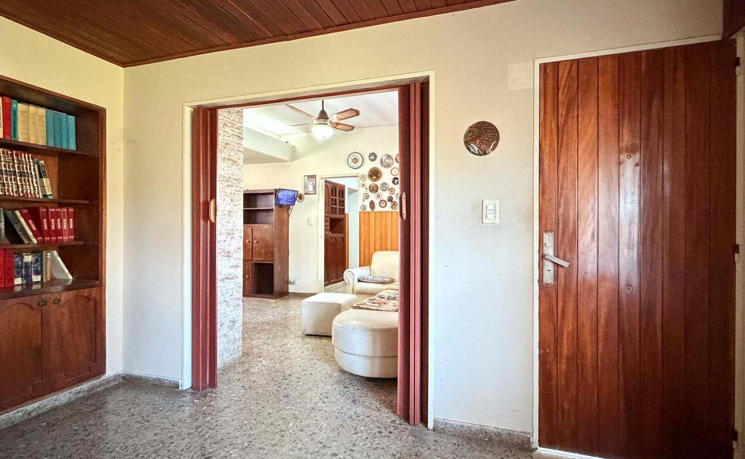 Foto de Casa en VENTA - Tres Dormitorios, Jardin y Quincho, Roldán Centro, imagen 3