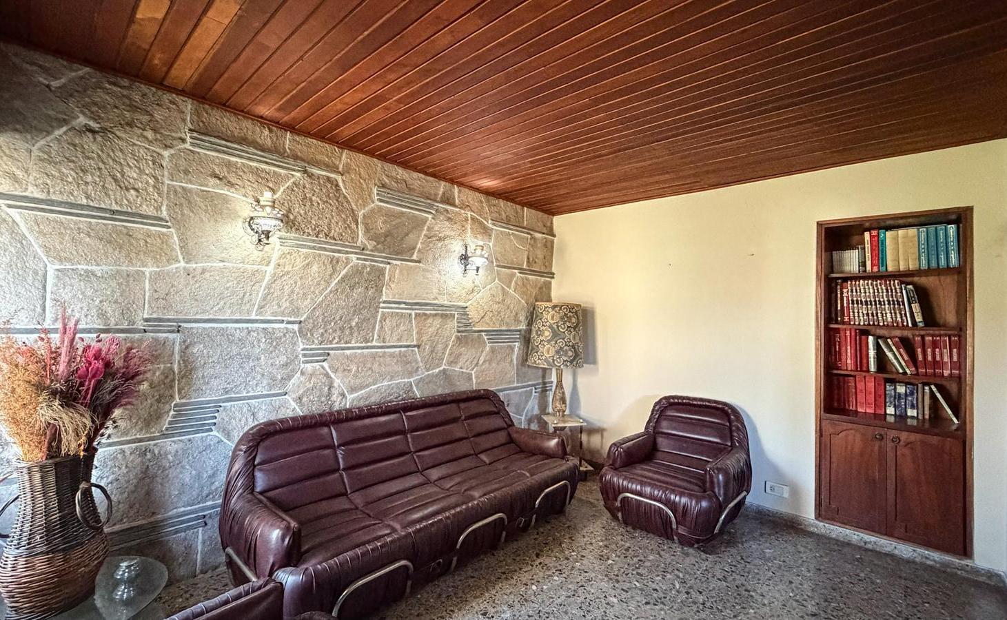 Foto de Casa en VENTA - Tres Dormitorios, Jardin y Quincho, Roldán Centro, imagen 5
