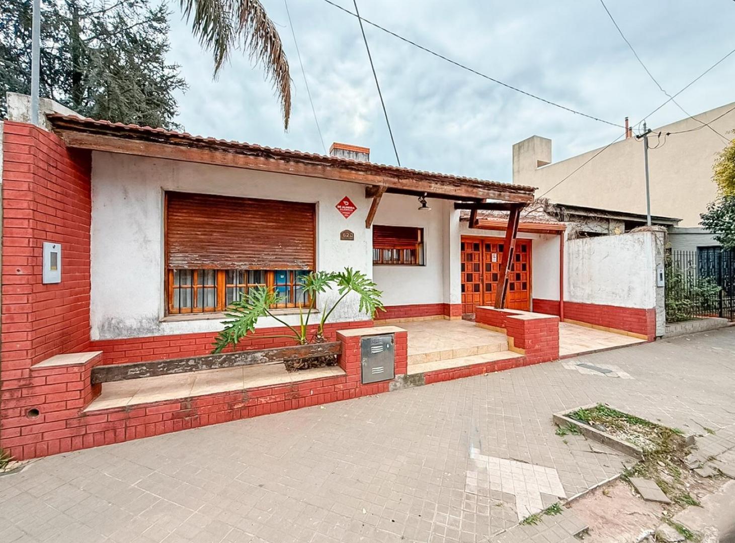 Foto de VENTA/ PERMUTA- Casa de 2 dormitorios, jardín y cochera- Cañada de Gómez, imagen 1