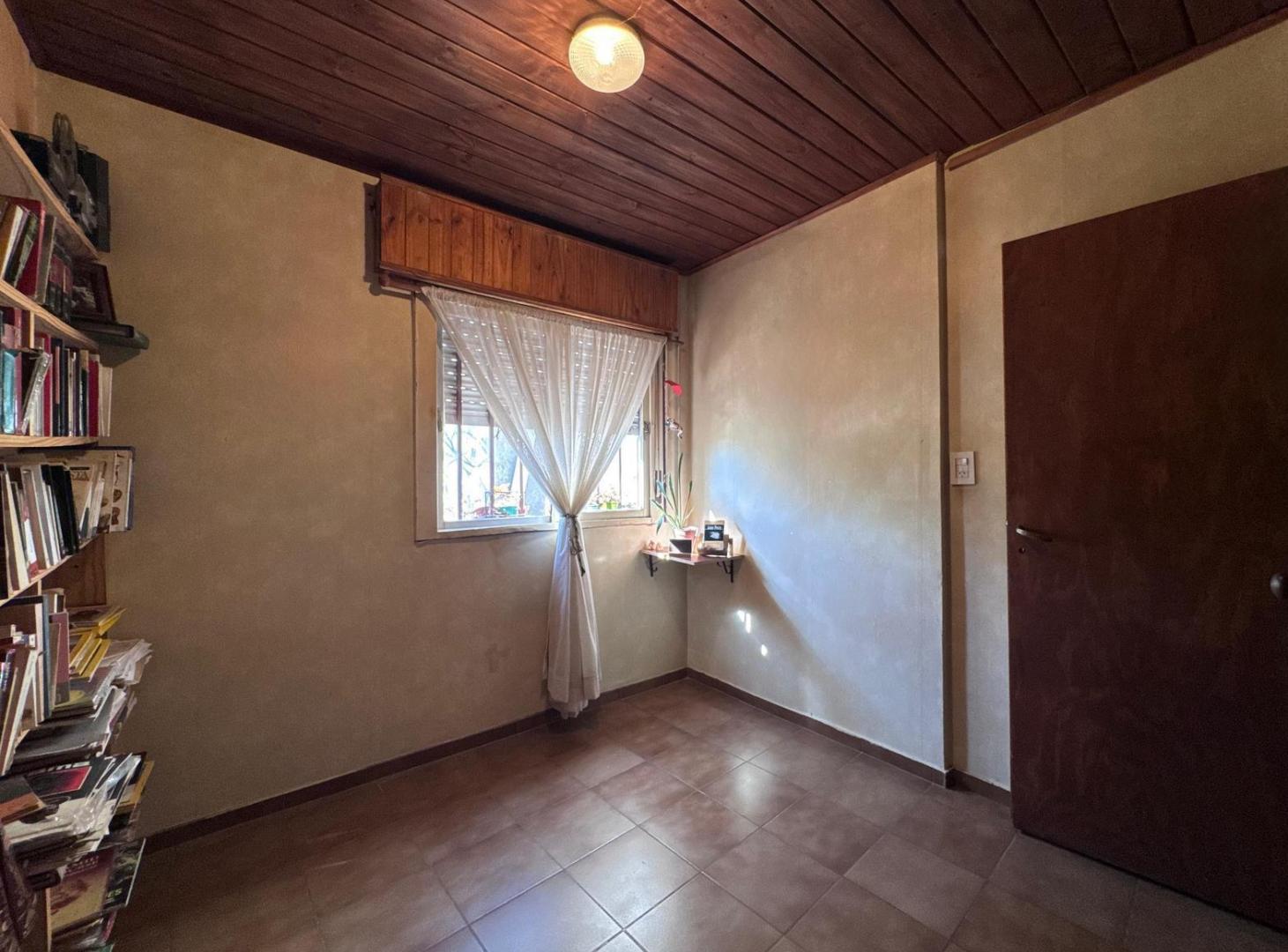 Foto de VENTA | PERMUTA Casa al frente de tres dormitorios y cochera. Barrio, imagen 5