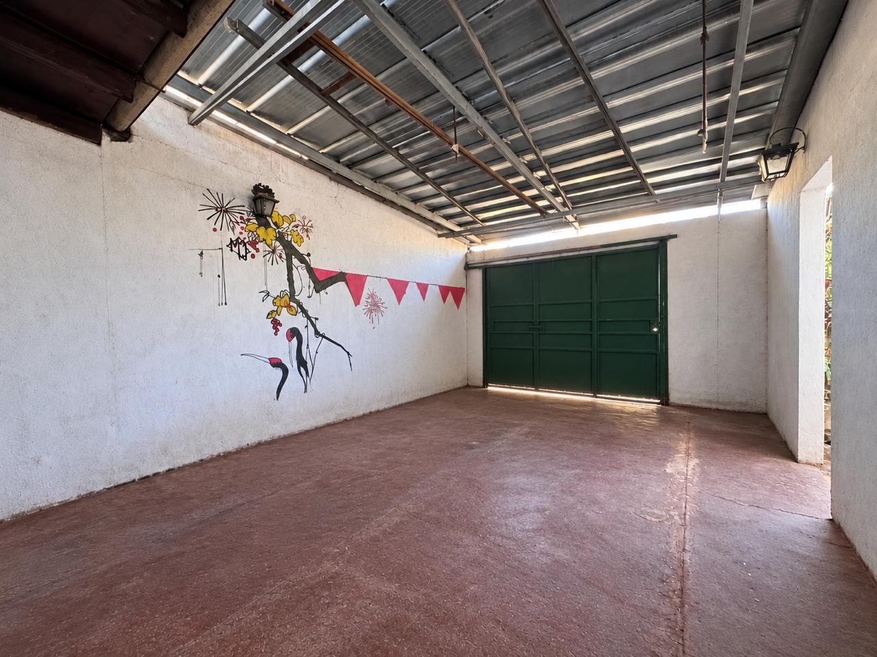 Foto de VENTA | PERMUTA Casa al frente de tres dormitorios y cochera. Barrio, imagen 3