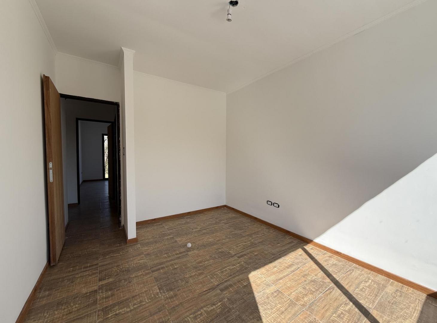 Foto de VENTA – dúplex de 3 dormitorios con cochera y pileta. Roldán., imagen 5