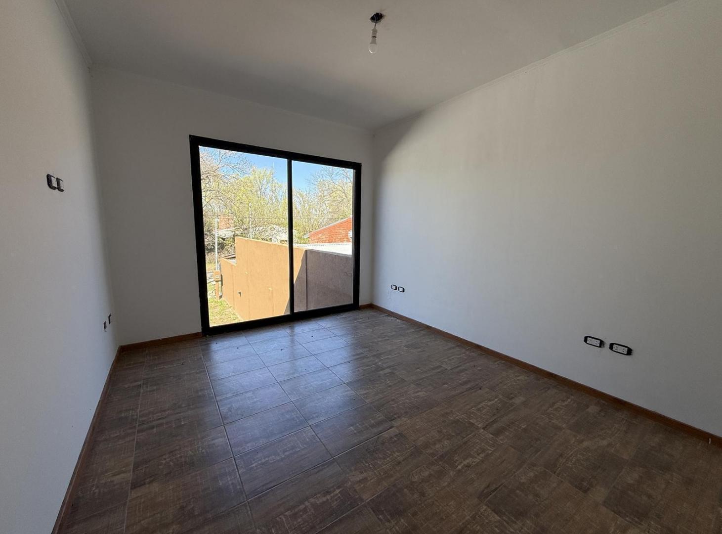 Foto de VENTA – dúplex de 3 dormitorios con cochera y pileta. Roldán., imagen 3