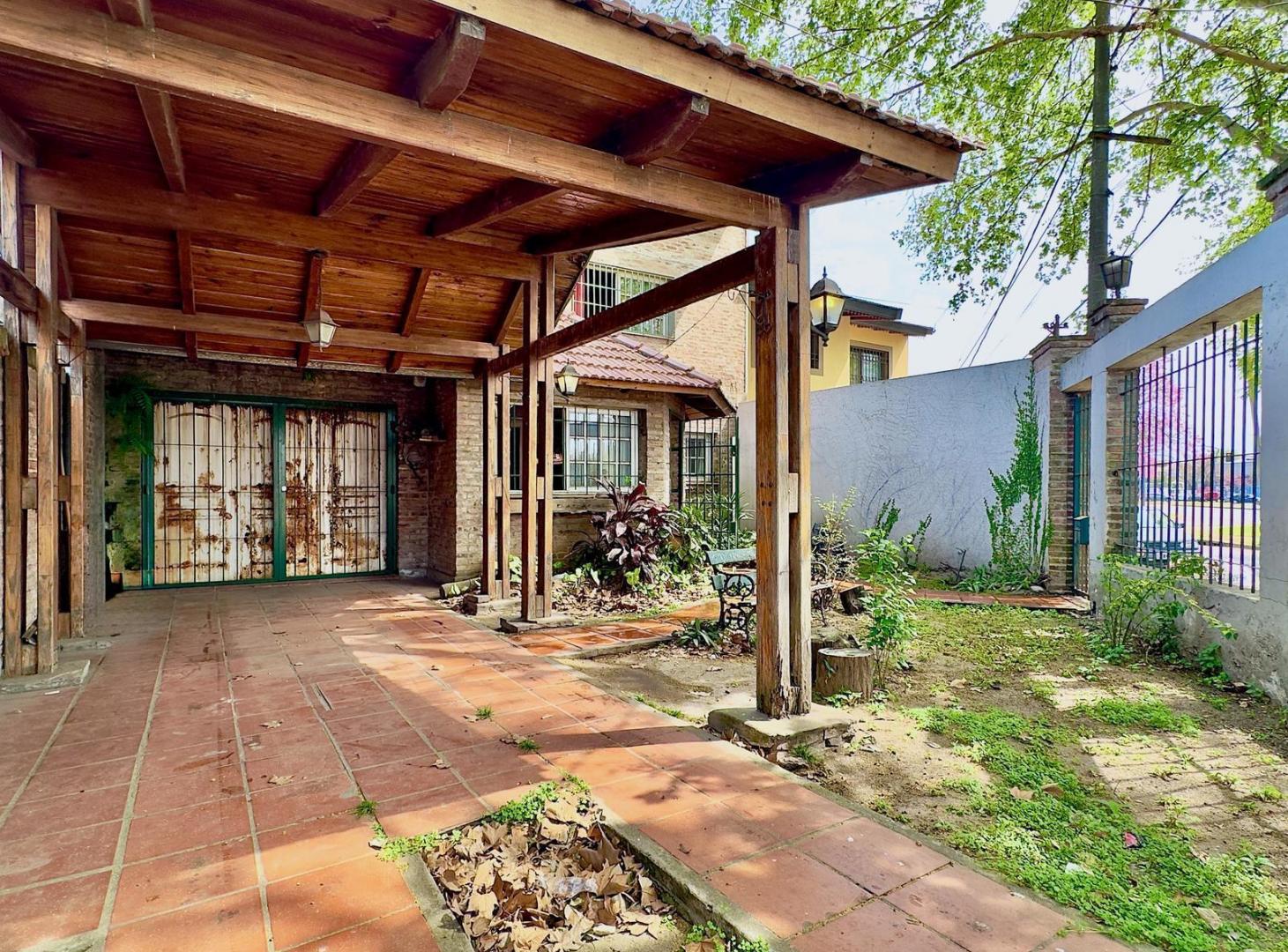 Foto de VENTA/PERMUTA Casa de 3 dormitorios, Playroom, Garage y Quincho cerrado., imagen 4