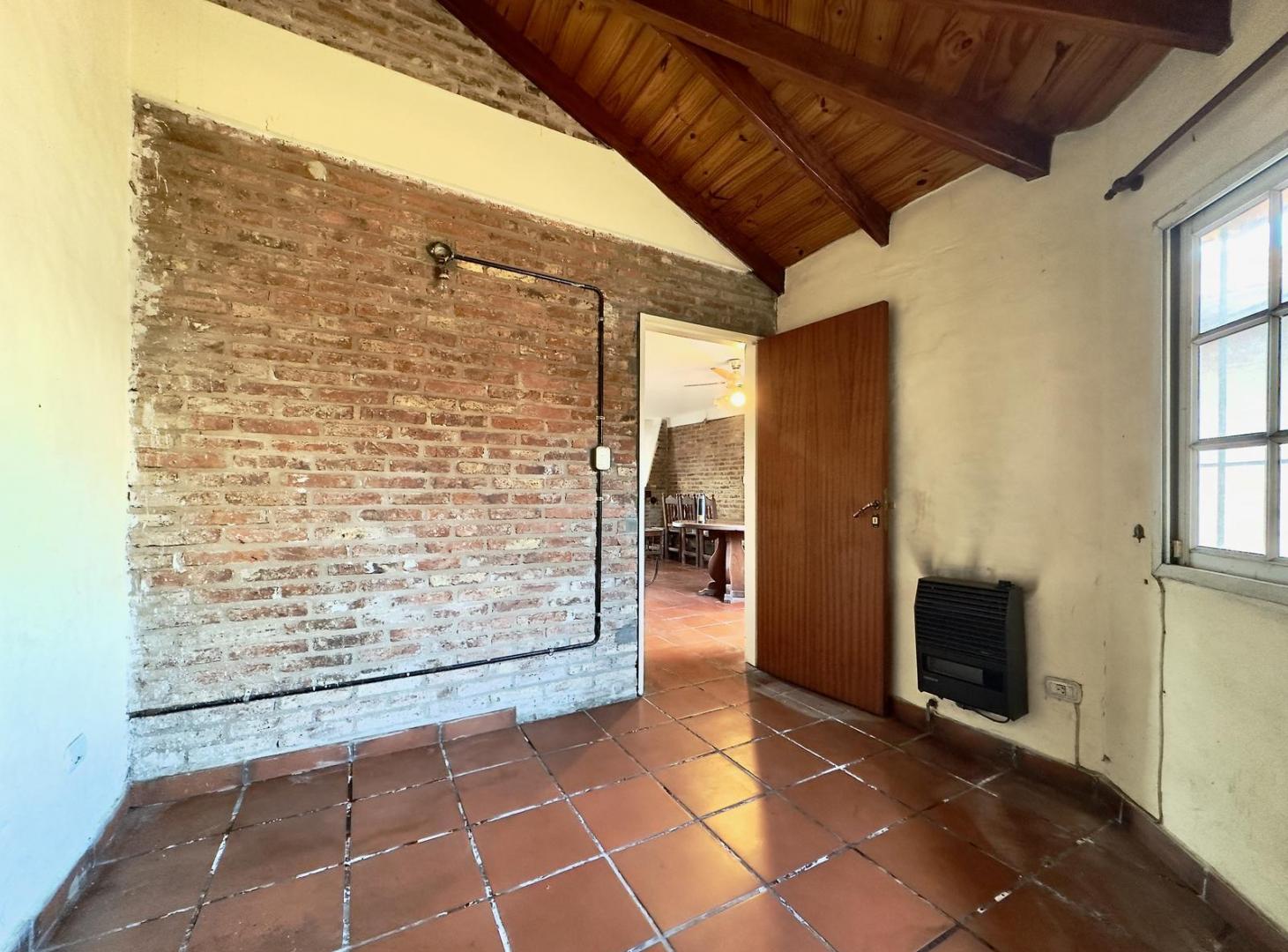 Foto de VENTA/PERMUTA Casa de 3 dormitorios, Playroom, Garage y Quincho cerrado., imagen 5