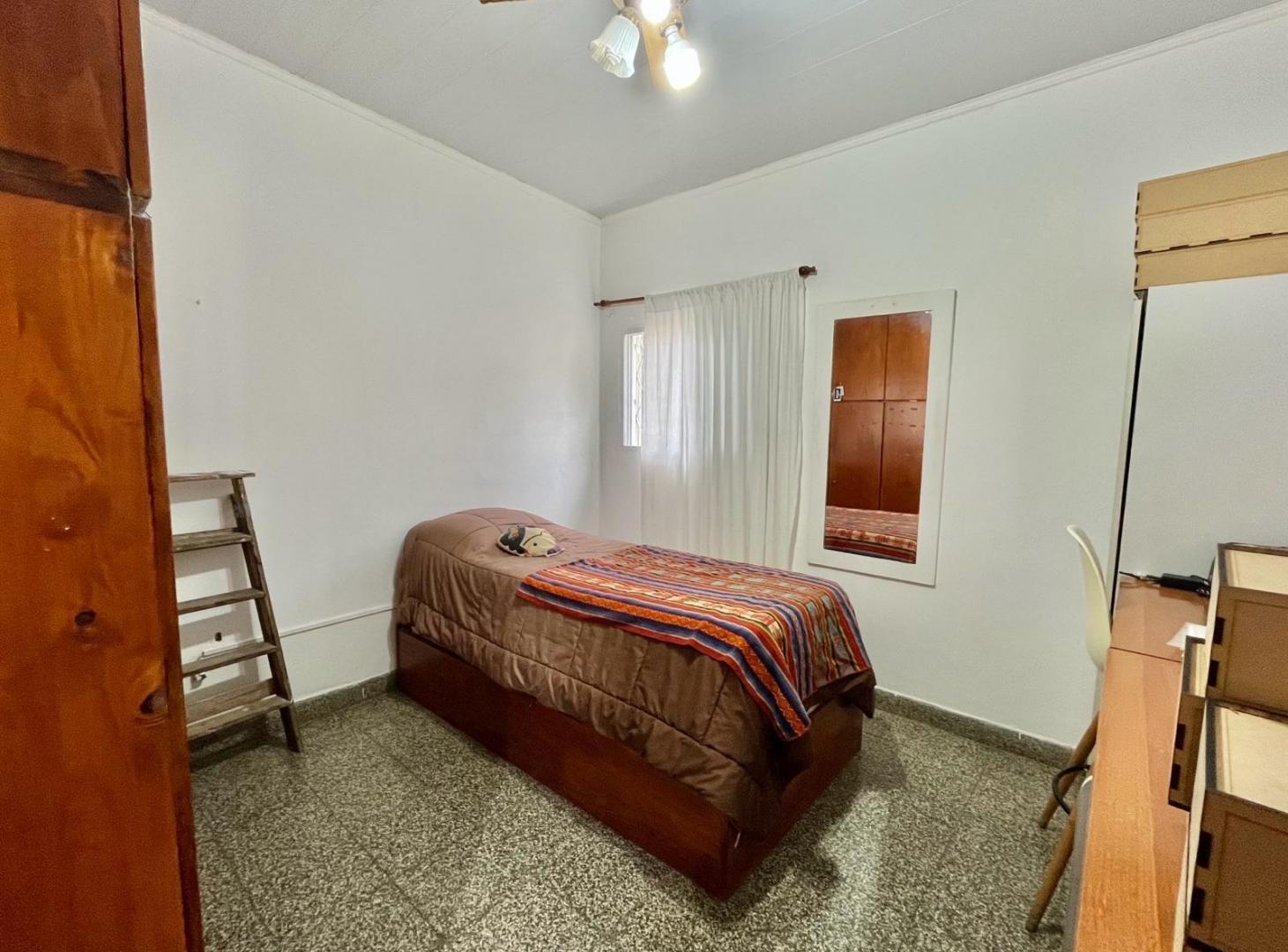 Foto de VENTA/ PERMUTA- Casa de dos dormitorios, con quincho y jardín- Cañada, imagen 2
