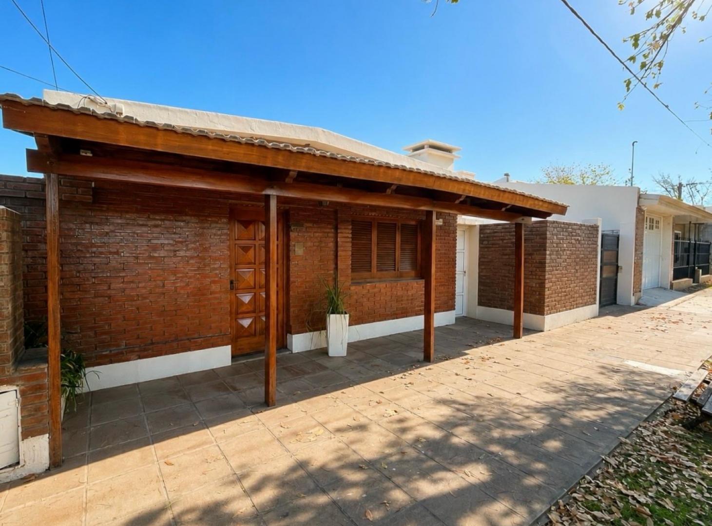 Foto de VENTA/ PERMUTA- Casa de dos dormitorios, con quincho y jardín- Cañada, imagen 4