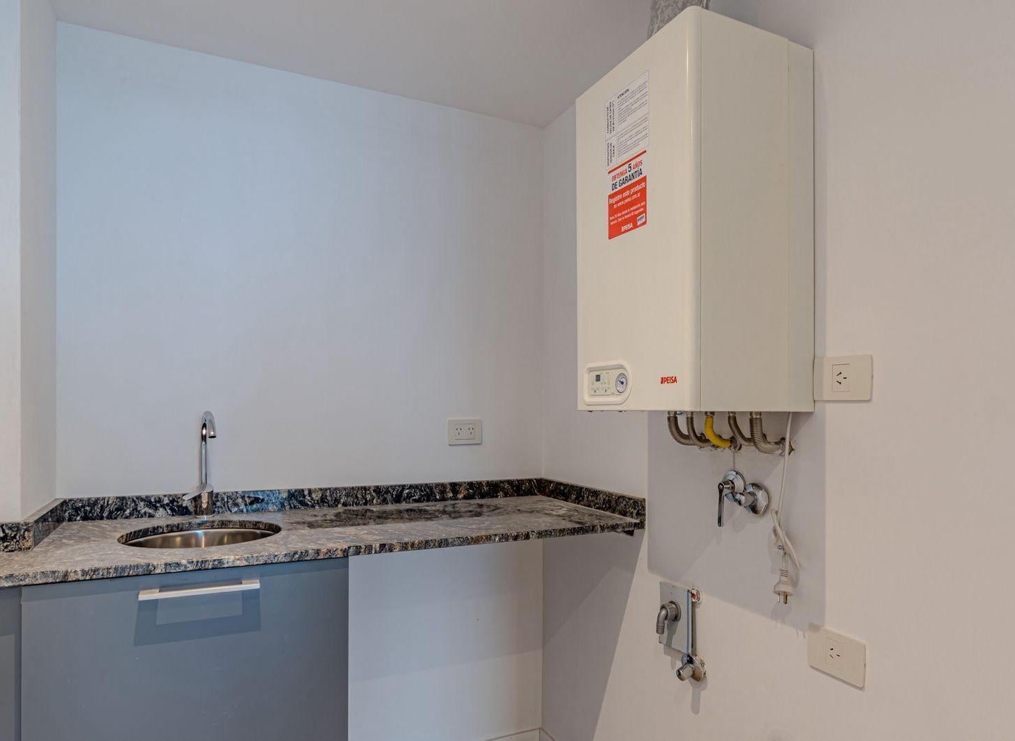 Foto de VENTA - Departamento piso exclusivo de dos dormitorios con cochera a, imagen 2