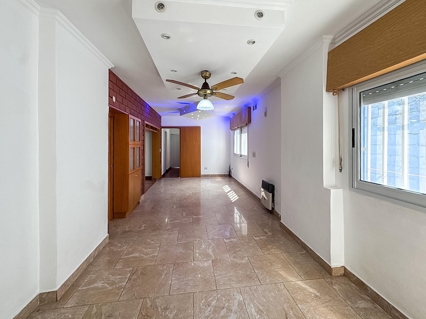 Foto de Venta | Permuta casa al frente 3 dormitorios, pileta y cochera, imagen 5