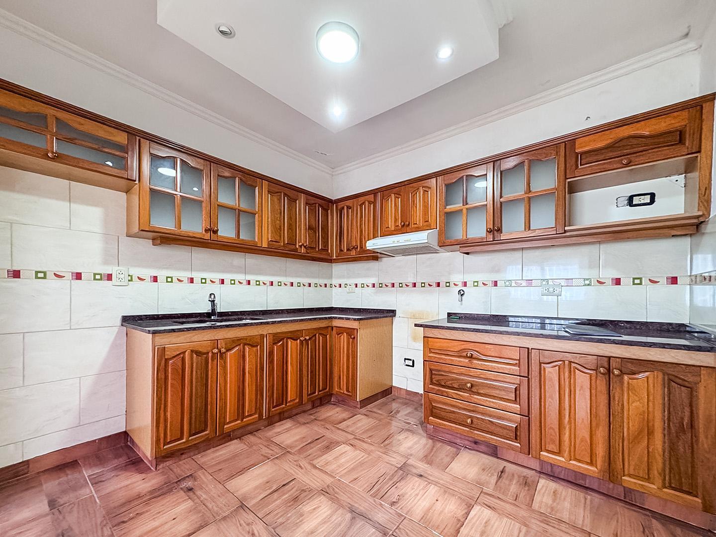Foto de Venta | Permuta casa al frente 3 dormitorios, pileta y cochera, imagen 2