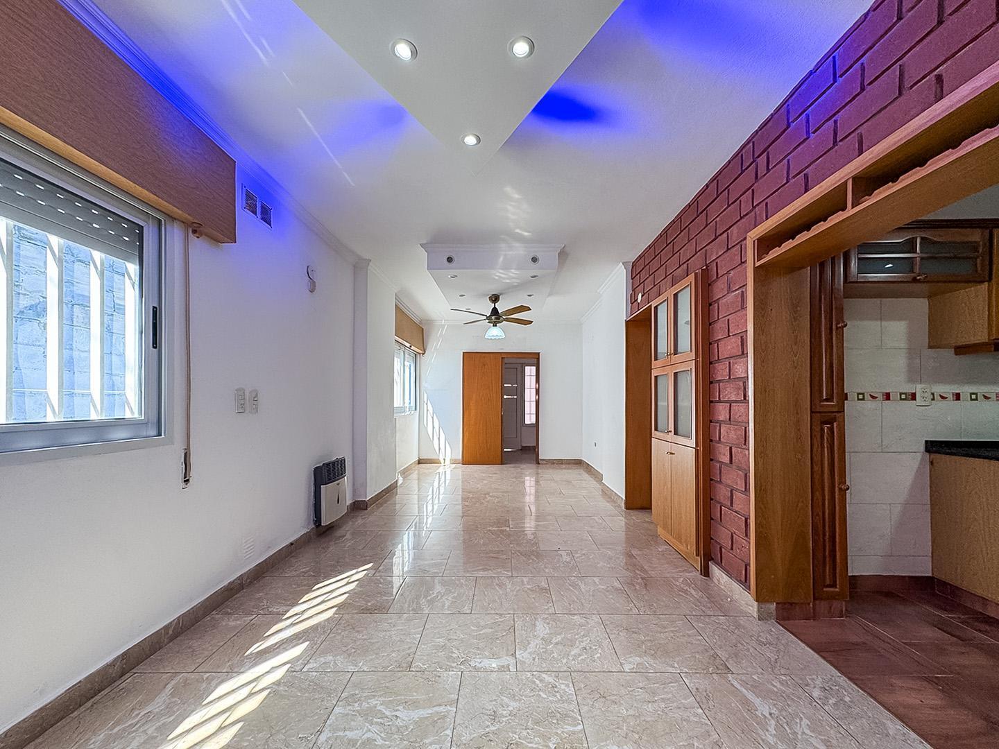 Foto de Venta | Permuta casa al frente 3 dormitorios, pileta y cochera, imagen 1