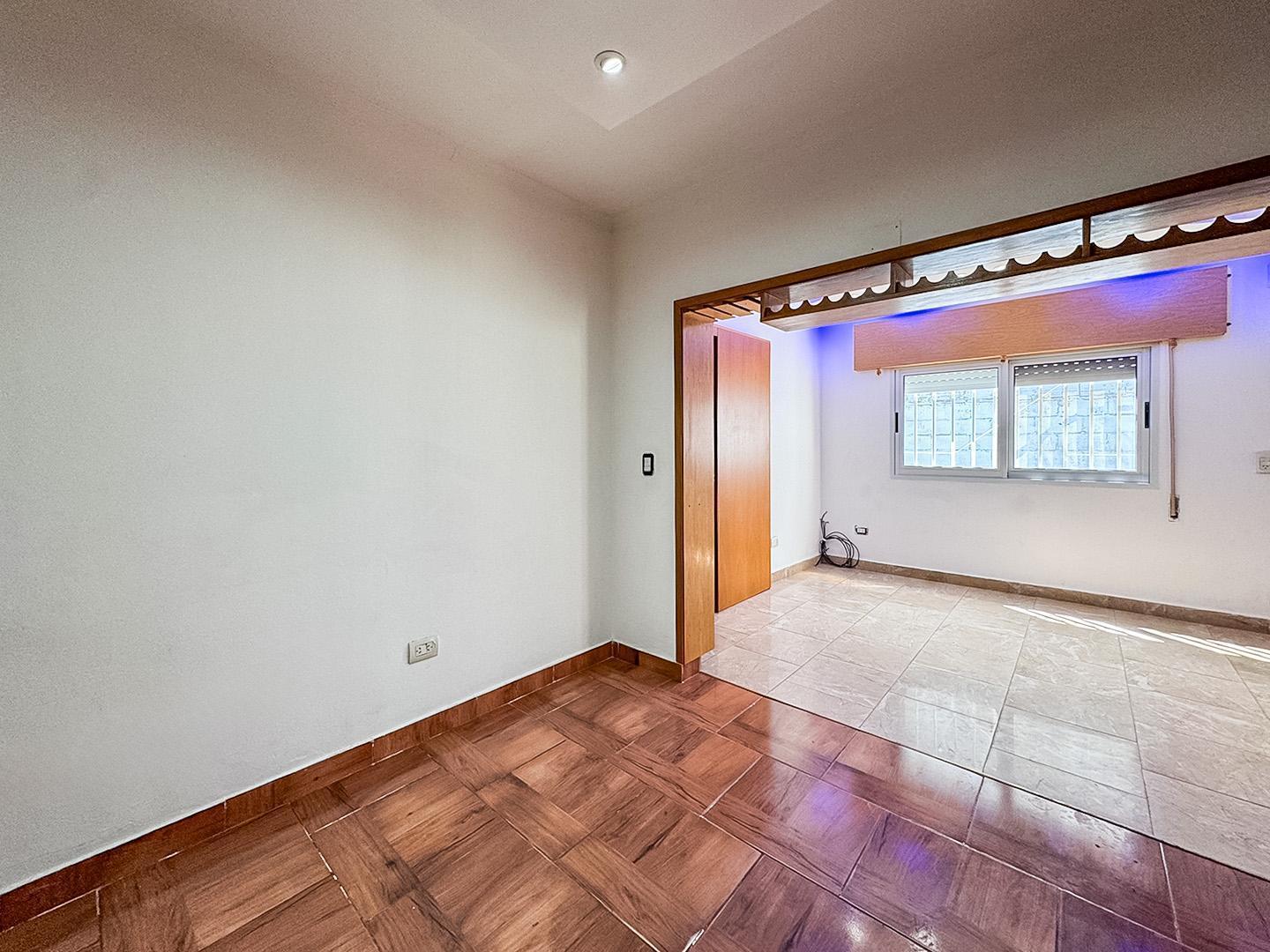 Foto de Venta | Permuta casa al frente 3 dormitorios, pileta y cochera, imagen 4