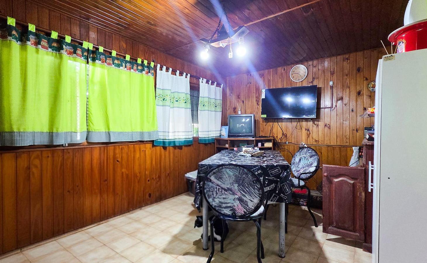 Foto de VENTA/PERMUTA - Casa de 2 dormitorios, cochera, galpon y patio - Cañada, imagen 3