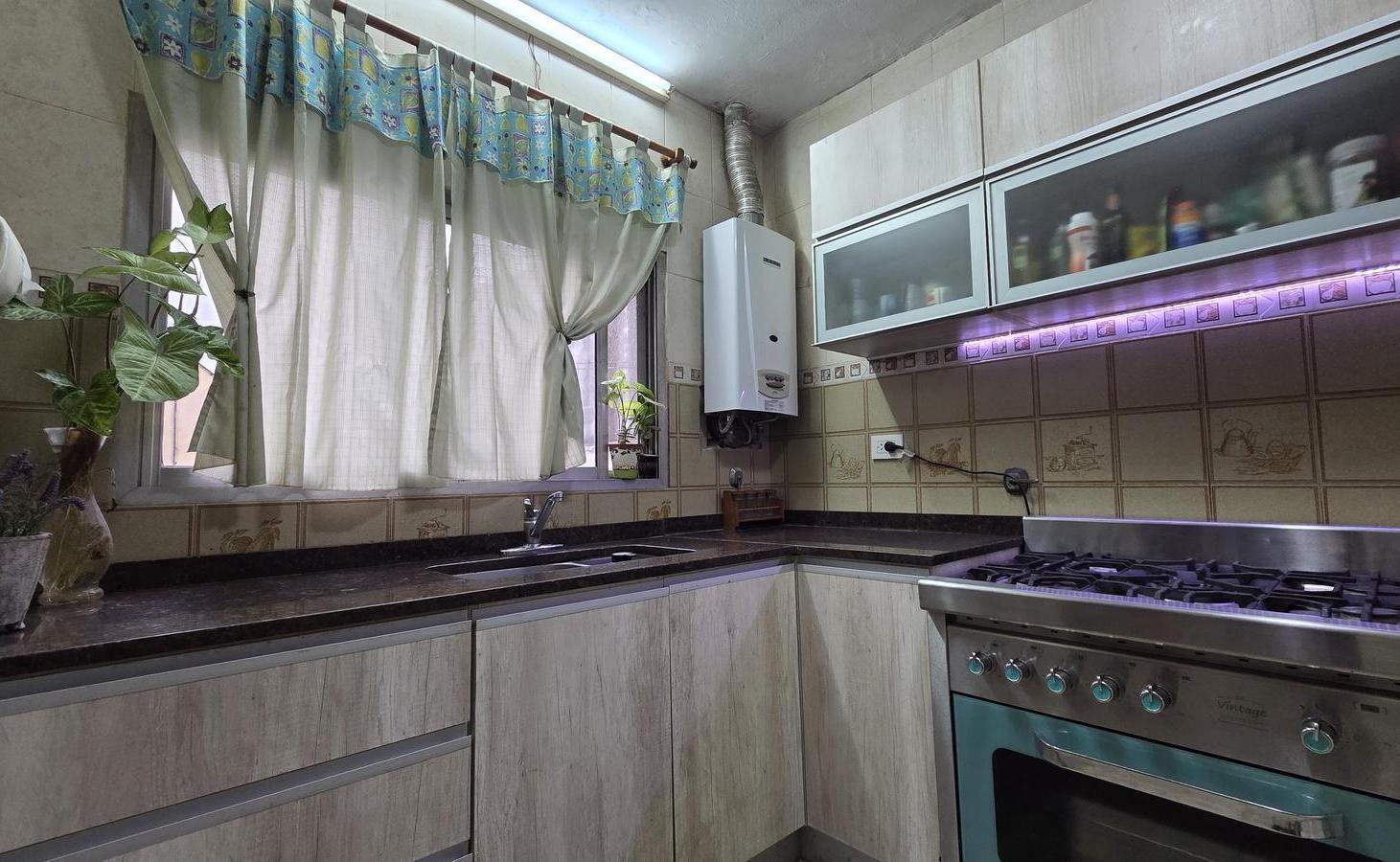 Foto de VENTA/PERMUTA - Casa en planta alta de dos dormitorios y terraza, imagen 1