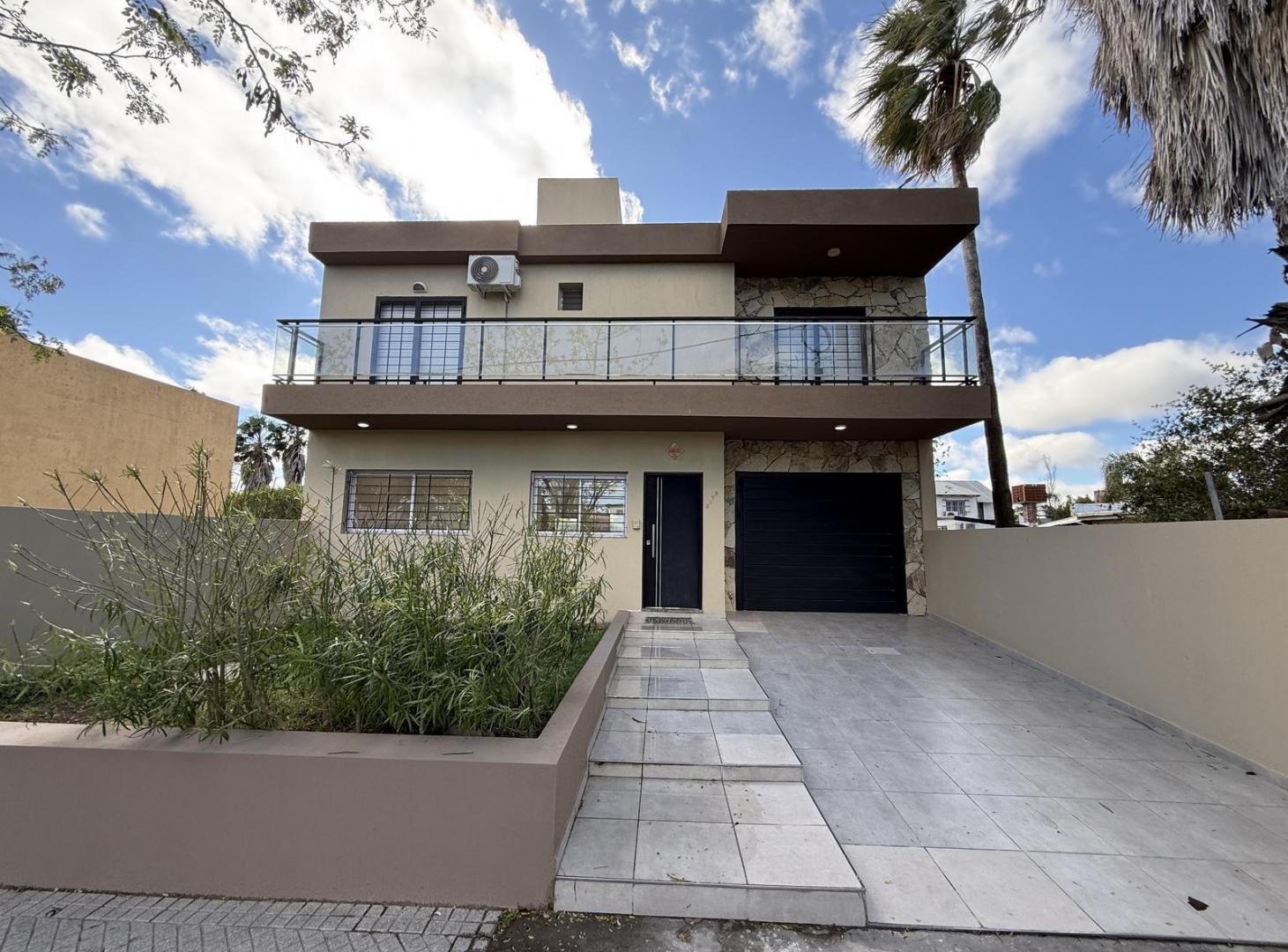 Foto de VENTA / PERMUTA: Venta casa 3 dormitorios con pileta y 2 cocheras, imagen 4