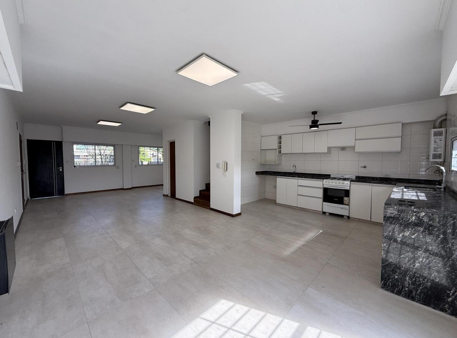 Foto de VENTA / PERMUTA: Venta casa 3 dormitorios con pileta y 2 cocheras, imagen 5