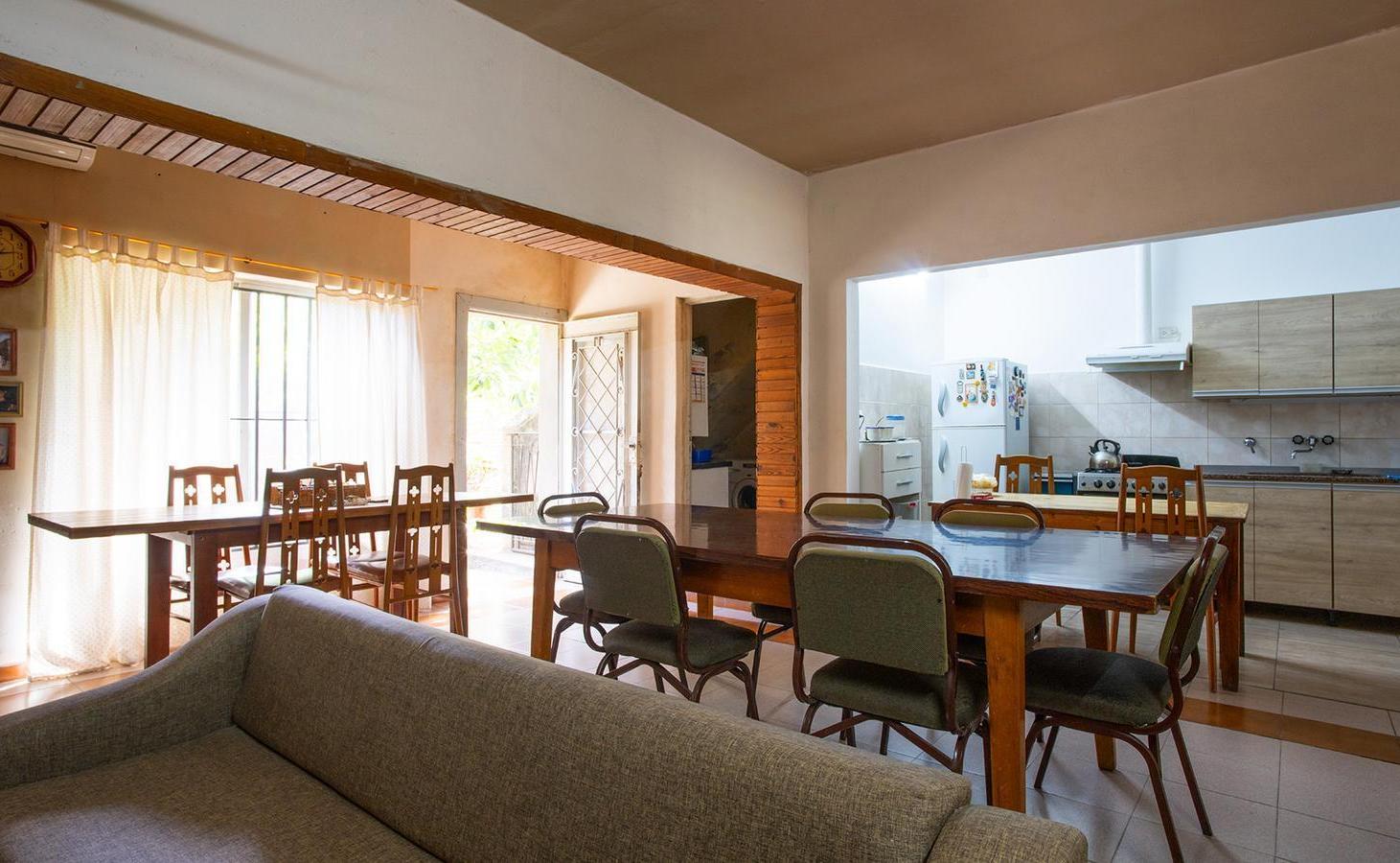 Foto de VENTA/PERMUTA. Casa de 3 dormitorios, patio y cochera en barrio, imagen 1