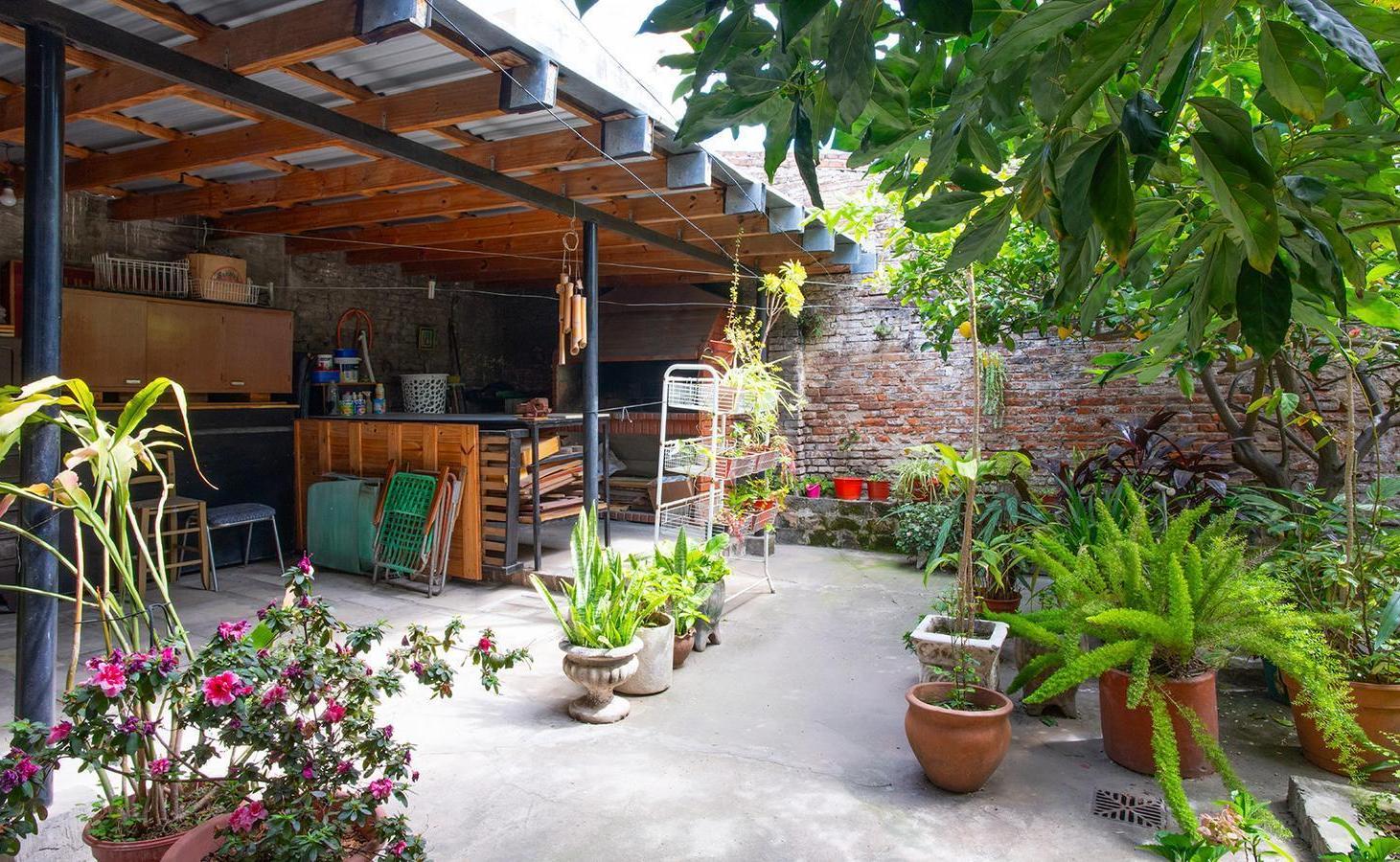 Foto de VENTA/PERMUTA. Casa de 3 dormitorios, patio y cochera en barrio, imagen 2