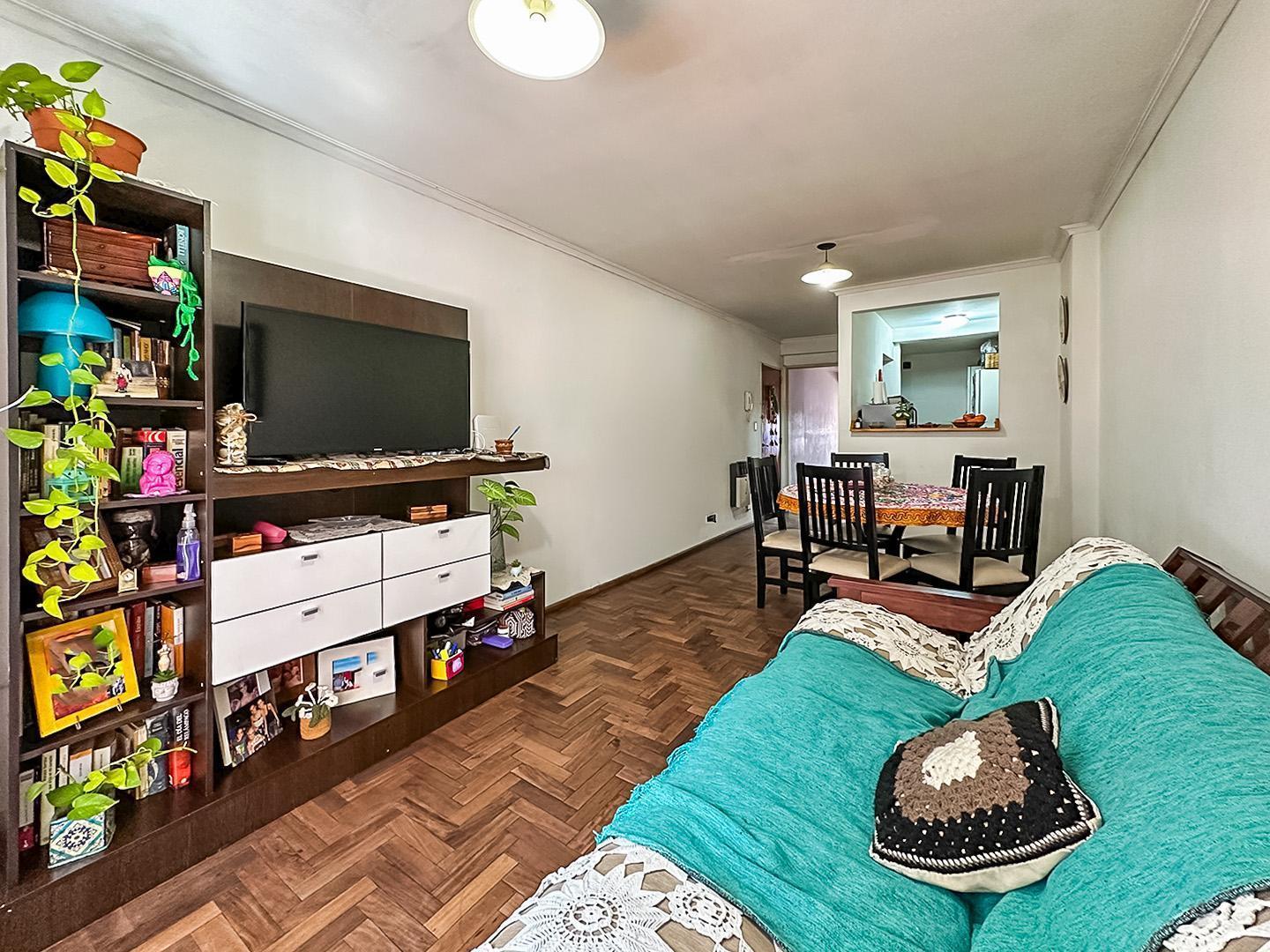 Foto de VENTA/PERMUTA - Departamento de 1 Dormitorio con Balcon al Frente y, imagen 1