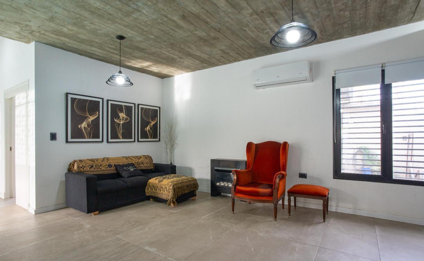 Foto de VENTA/PRMUTA- Casa de 3 dormitorios con jardín y piscina. Funes, imagen 5