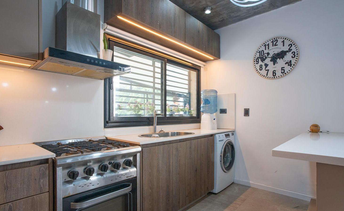 Foto de VENTA/PRMUTA- Casa de 3 dormitorios con jardín y piscina. Funes, imagen 3