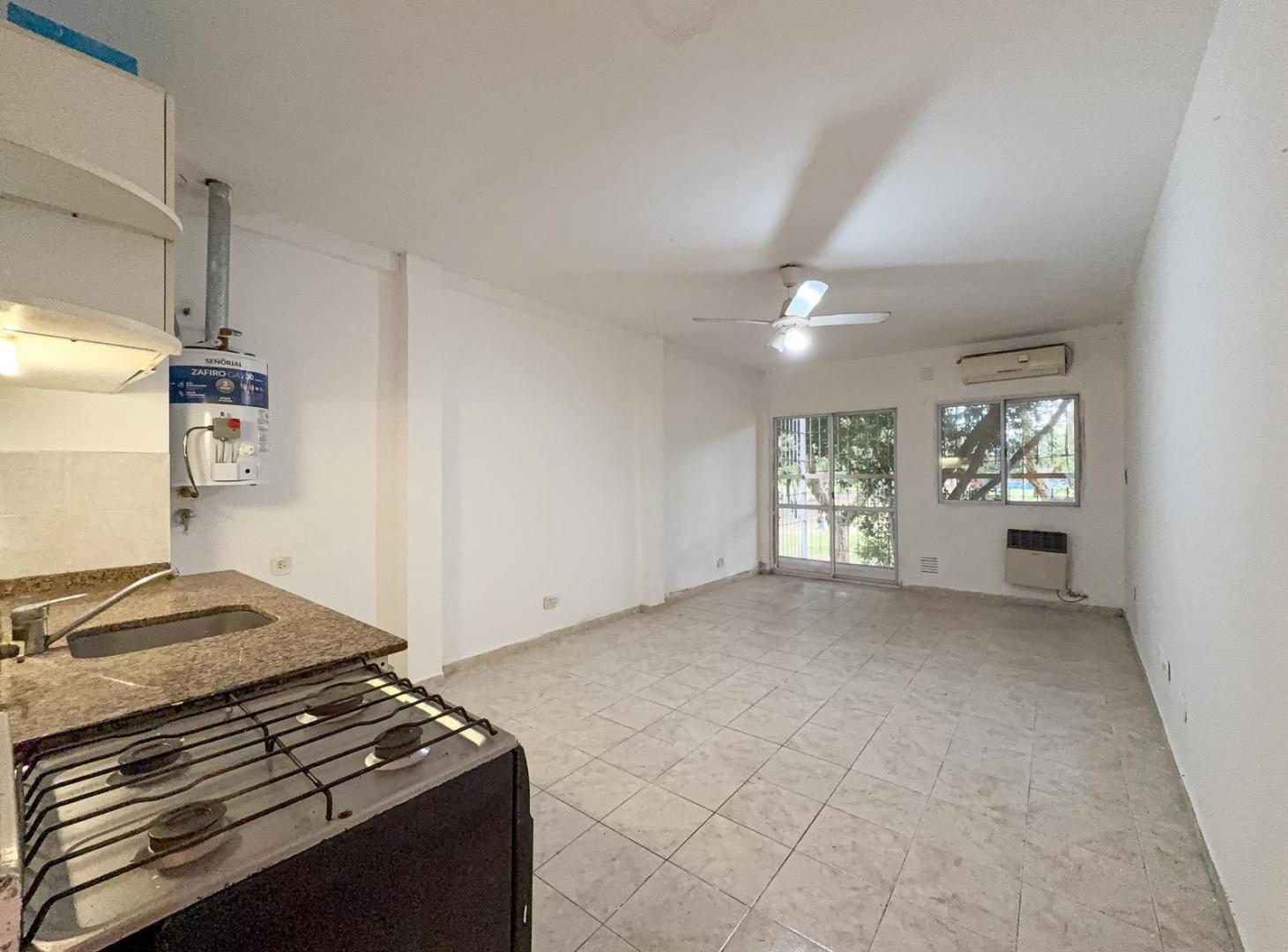 Foto de VENTA/ PERMUTA Departamento monoambiente con balcón, zona sur. Rosario, imagen 2