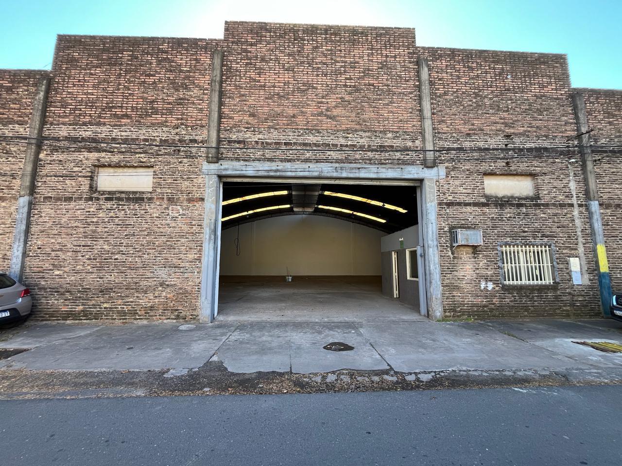 Foto de ALQUILER- Galpón de 770 metros cuadrados con oficina, Barrio Triangulo, imagen 1