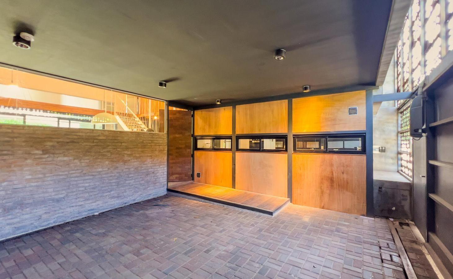 Foto de VENTA/PERMUTA - Casa tres dormitorios, cocheras, parque y piscina en, imagen 5