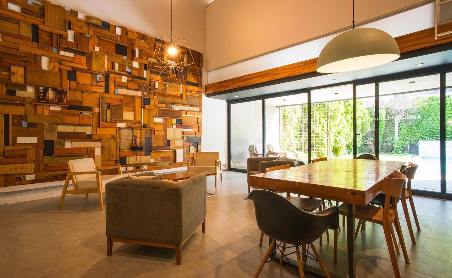 Foto de VENTA/PERMUTA - Casa tres dormitorios, cocheras, parque y piscina en, imagen 4
