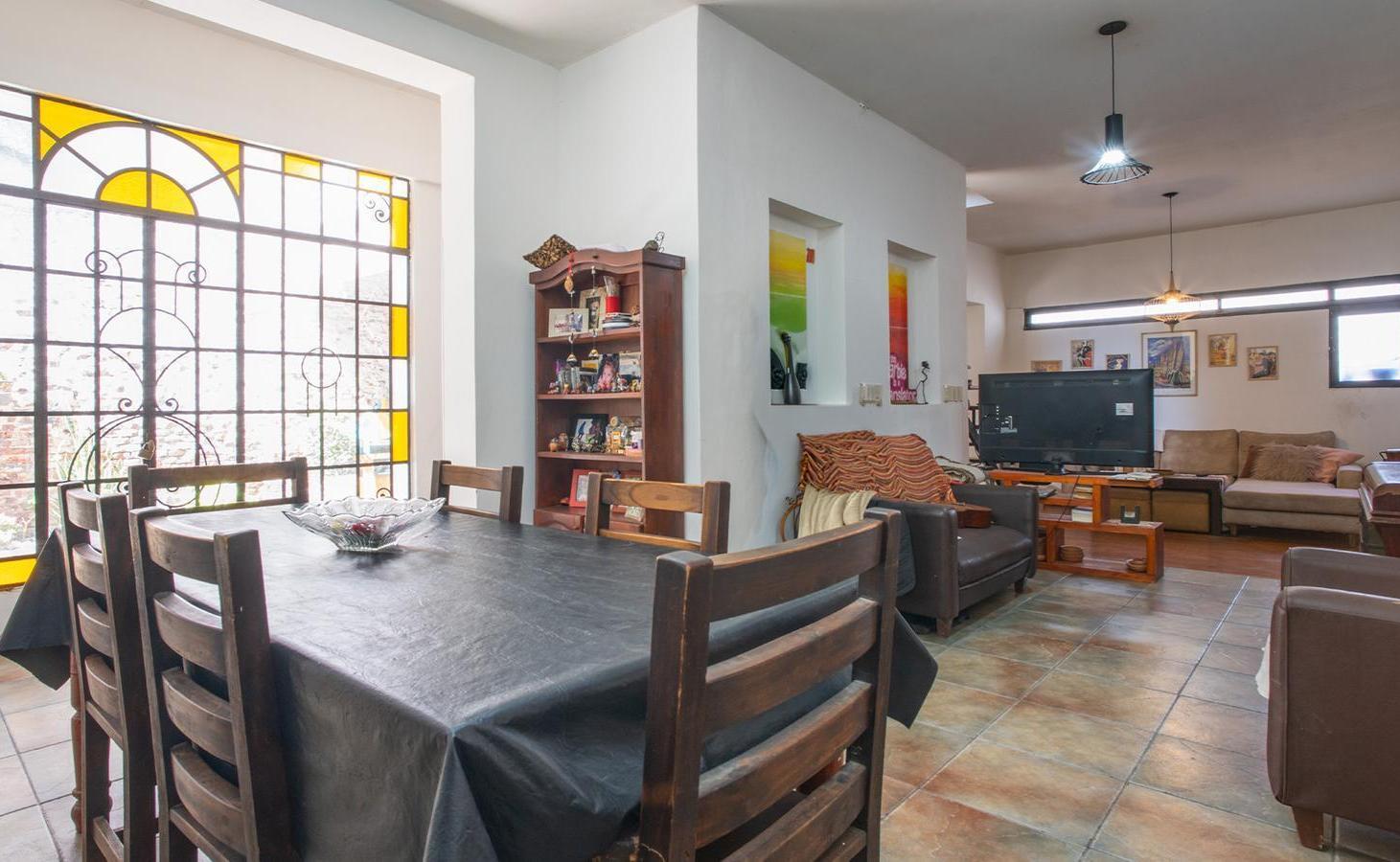 Foto de VENTA/PERMUTA - Casa de 4 dormitorios, patio, balcon y cocheras. Luis, imagen 1