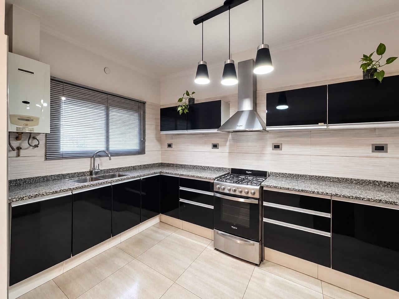 Foto de Venta | Permuta casa al frente de un dormitorio, cochera y jardin, imagen 1