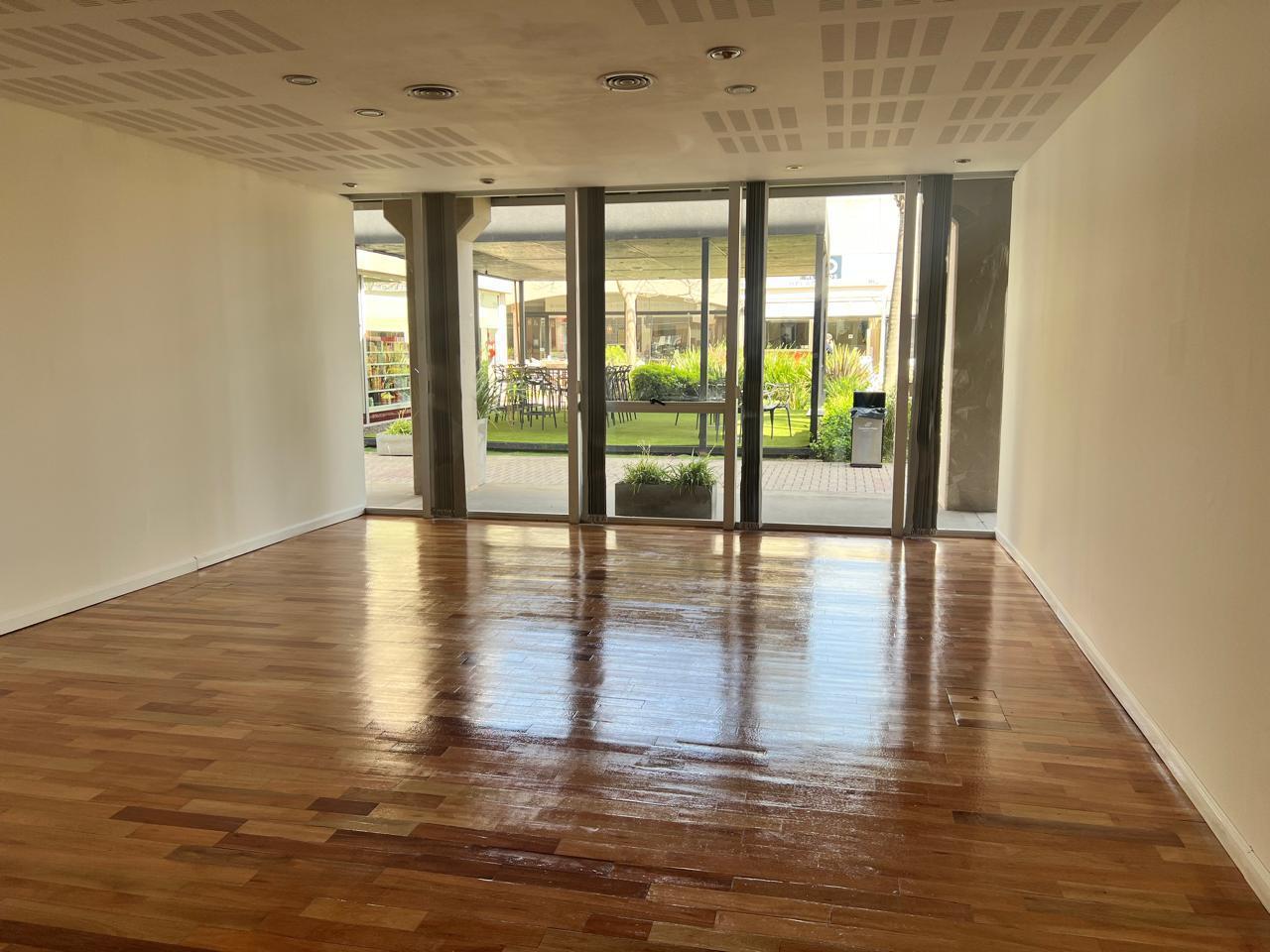 Foto de VENTA/ PERMUTA OFICINA EN FISHERTON PLAZA, imagen 2